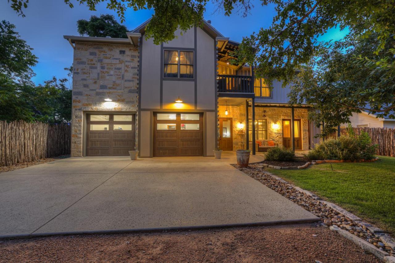 Luxury Craftsman Home With Hot Tub And Firepit - 1Blk To Main Fredericksburg Eksteriør billede